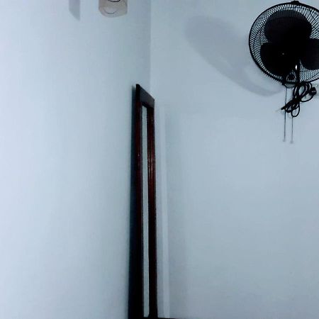 Black And White Kandy Guest House 02 Deiyannewela Екстериор снимка