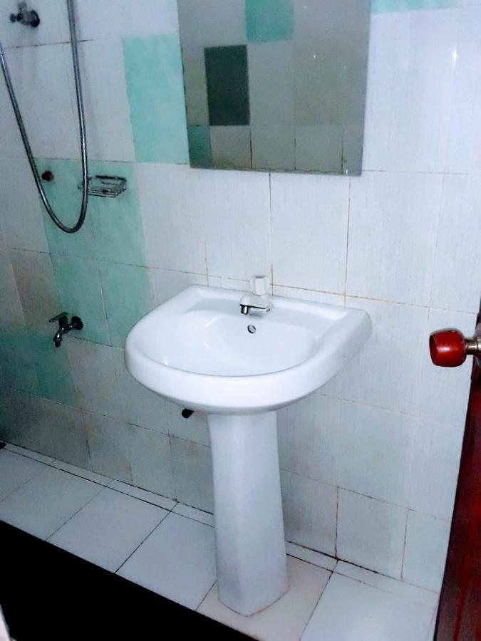 Black And White Kandy Guest House 02 Deiyannewela Екстериор снимка