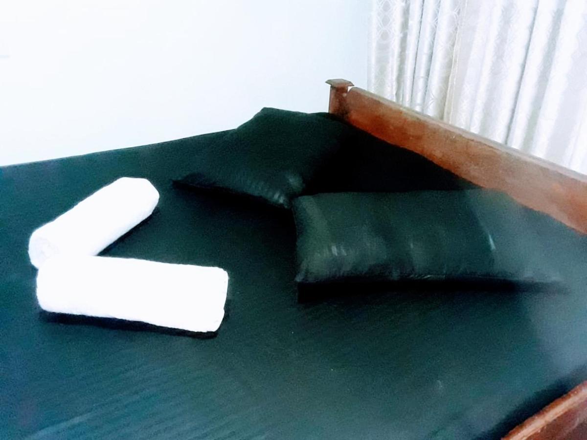 Black And White Kandy Guest House 02 Deiyannewela Екстериор снимка