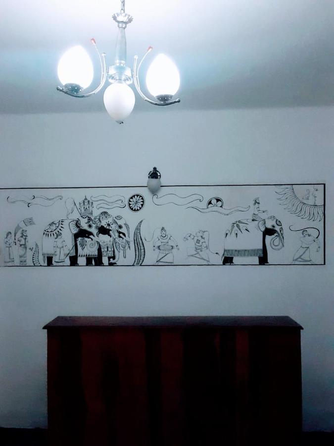 Black And White Kandy Guest House 02 Deiyannewela Екстериор снимка
