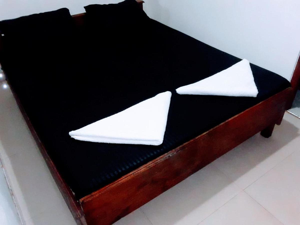Black And White Kandy Guest House 02 Deiyannewela Екстериор снимка