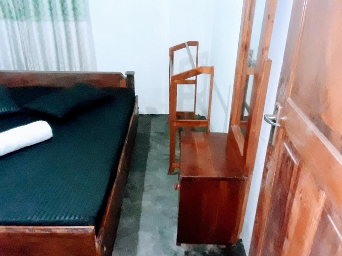 Black And White Kandy Guest House 02 Deiyannewela Екстериор снимка