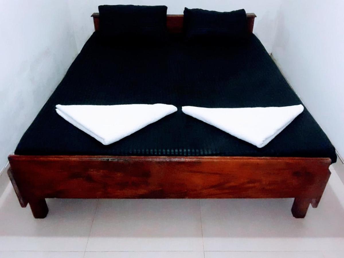 Black And White Kandy Guest House 02 Deiyannewela Екстериор снимка