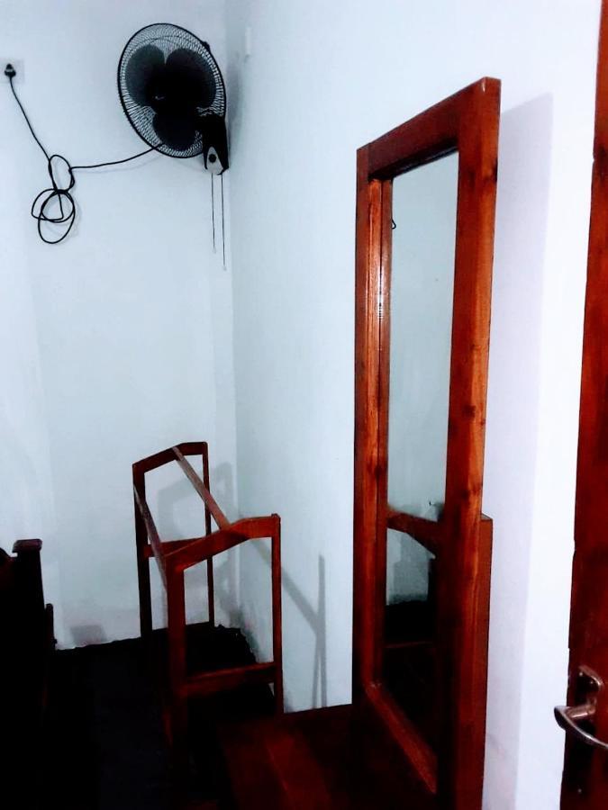 Black And White Kandy Guest House 02 Deiyannewela Екстериор снимка