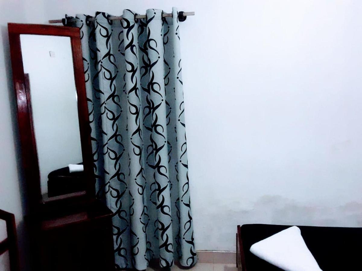 Black And White Kandy Guest House 02 Deiyannewela Екстериор снимка