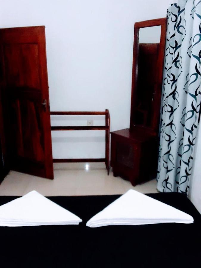 Black And White Kandy Guest House 02 Deiyannewela Екстериор снимка