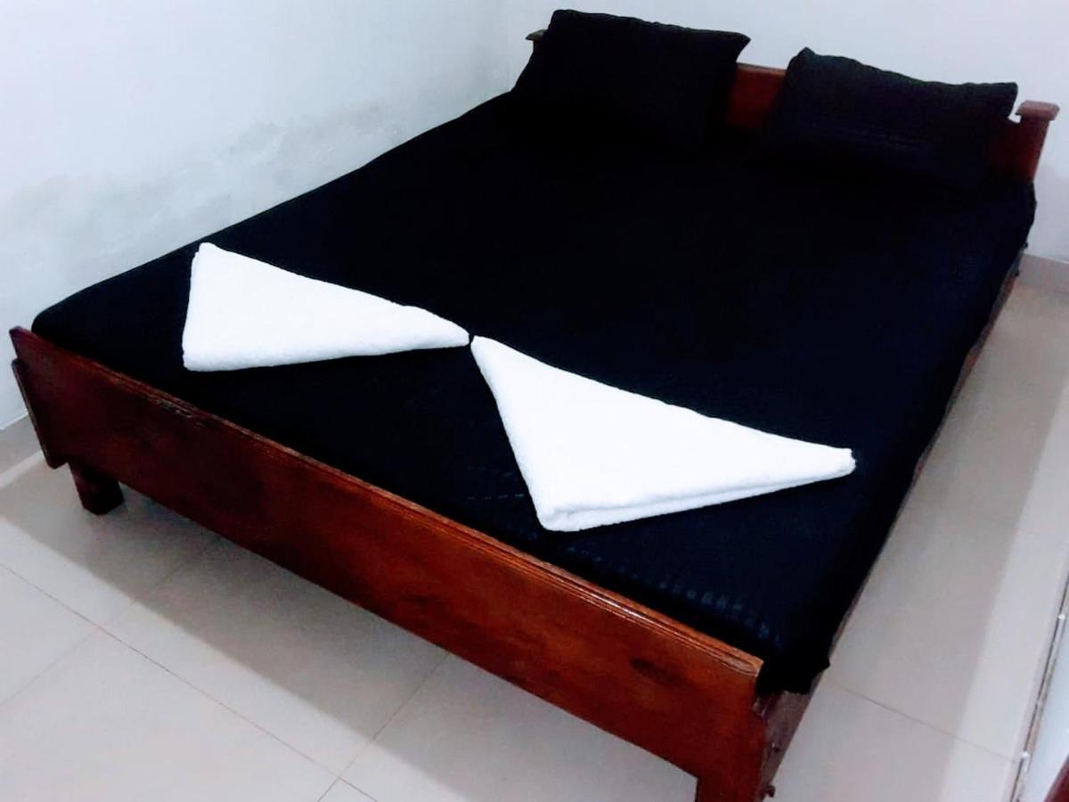 Black And White Kandy Guest House 02 Deiyannewela Екстериор снимка
