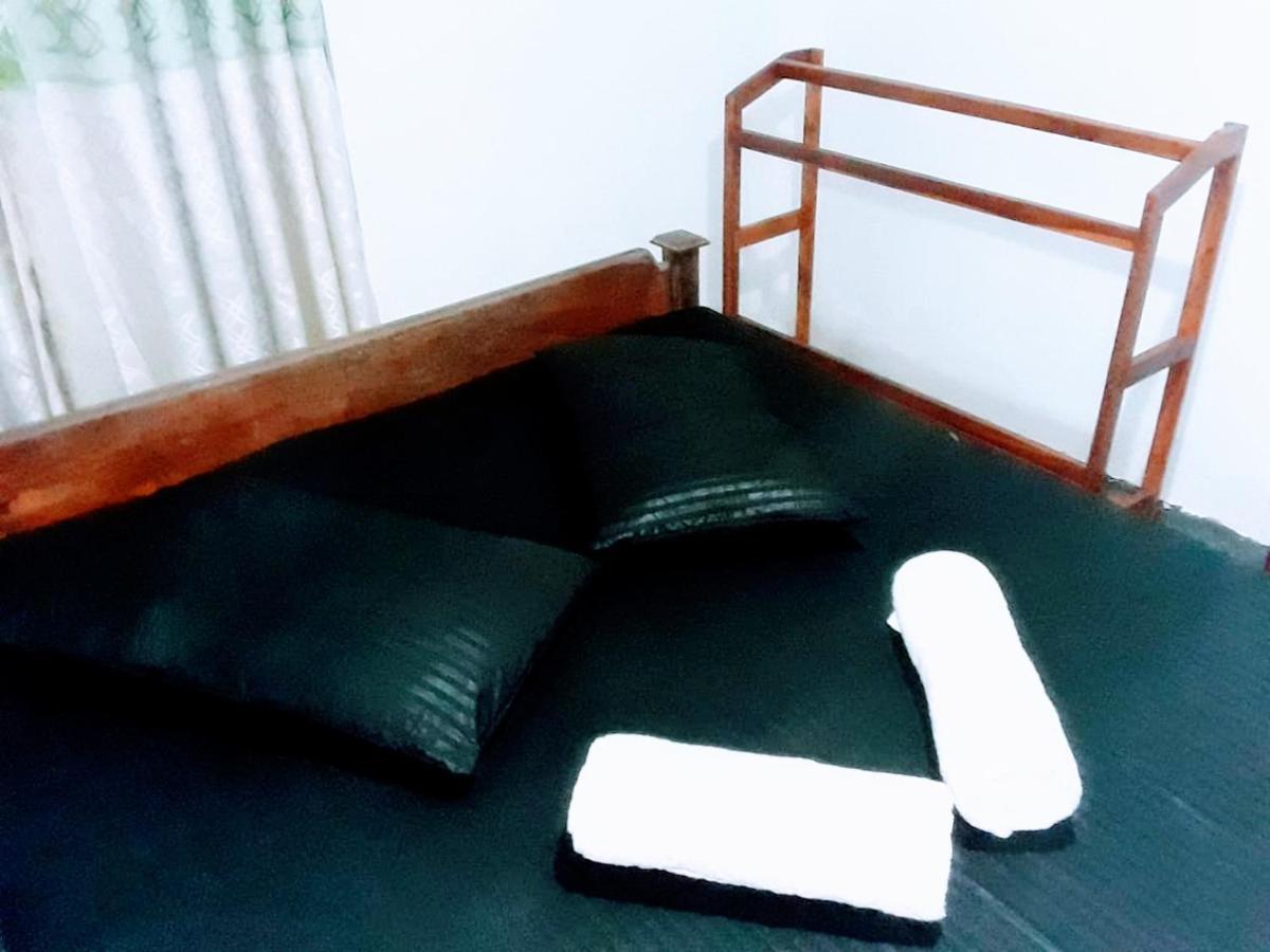 Black And White Kandy Guest House 02 Deiyannewela Екстериор снимка