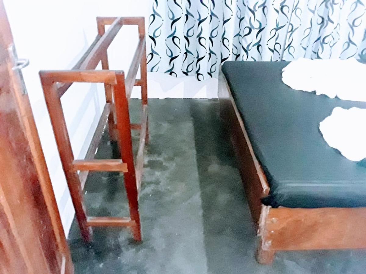 Black And White Kandy Guest House 02 Deiyannewela Екстериор снимка