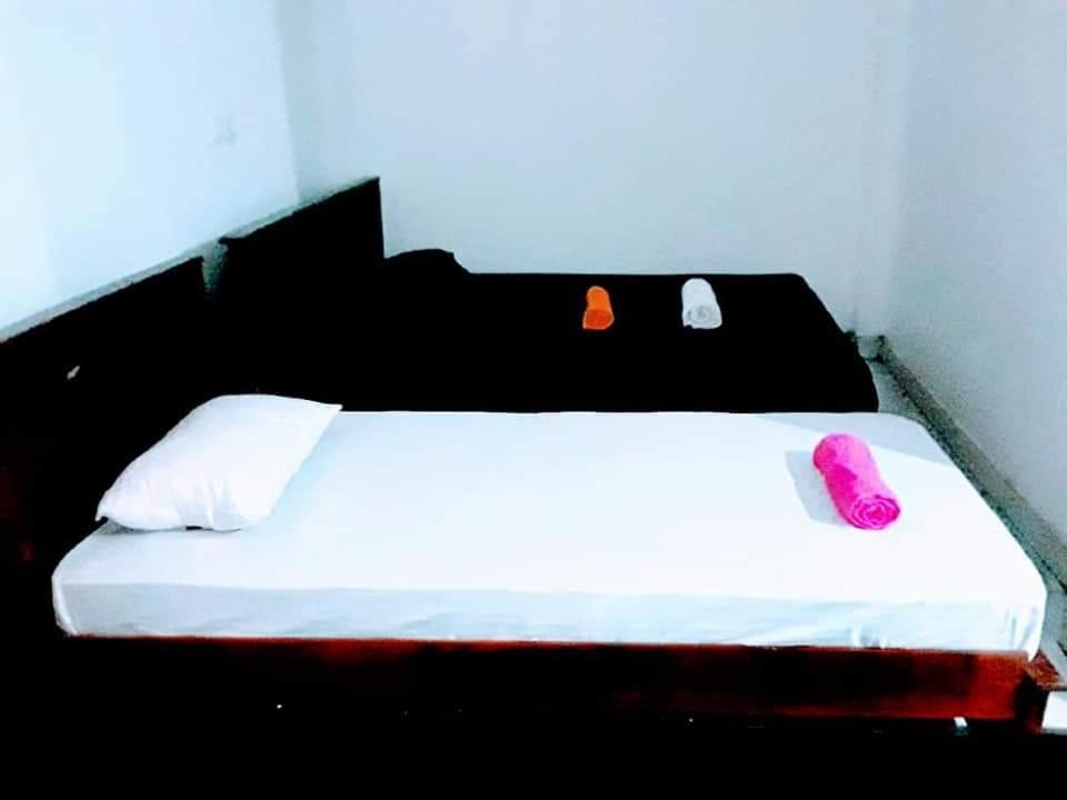 Black And White Kandy Guest House 02 Deiyannewela Екстериор снимка
