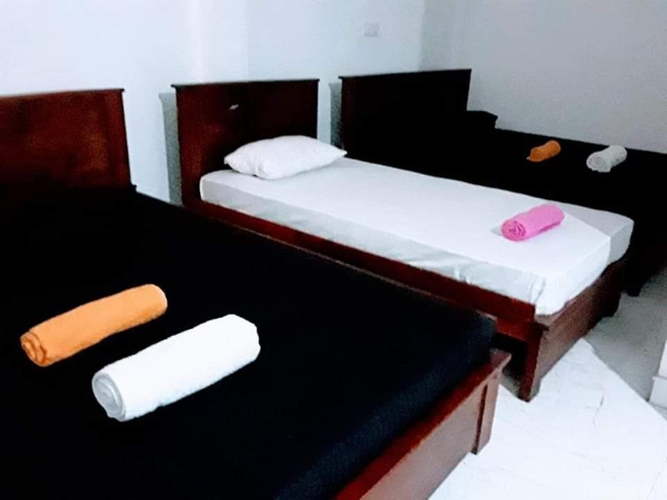Black And White Kandy Guest House 02 Deiyannewela Екстериор снимка