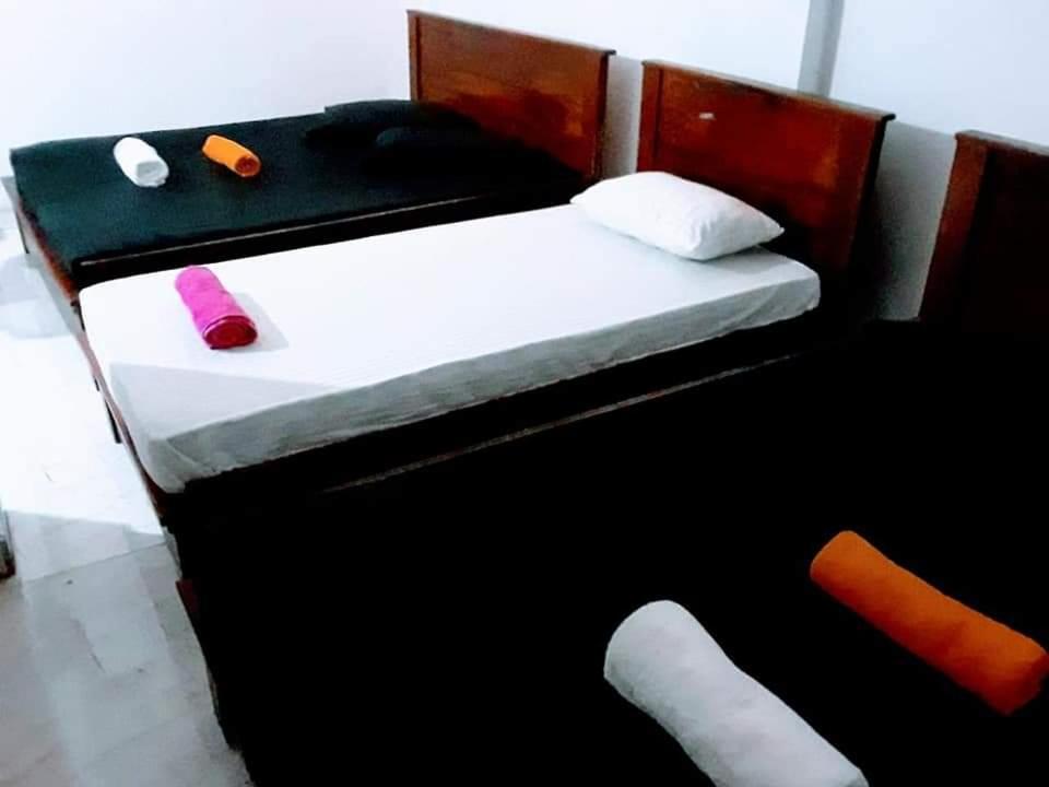 Black And White Kandy Guest House 02 Deiyannewela Екстериор снимка